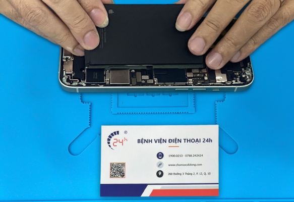 dich-vu-thay-pin-iPhone-14-Pro-uy-tin (2).jpg